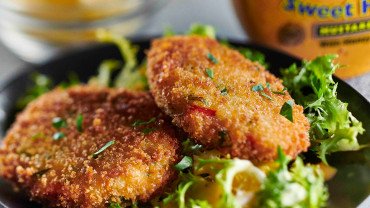 Crab cakes over salad with Inglehoffer Sweet Hot Mustard